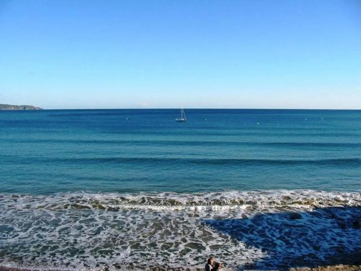 Appartement Neuf Climatise, Terrasse, Parking, Plage A Pied, Cavalaire-Sur-Mer - Fr-1-226B-106 0*,  Frankreich