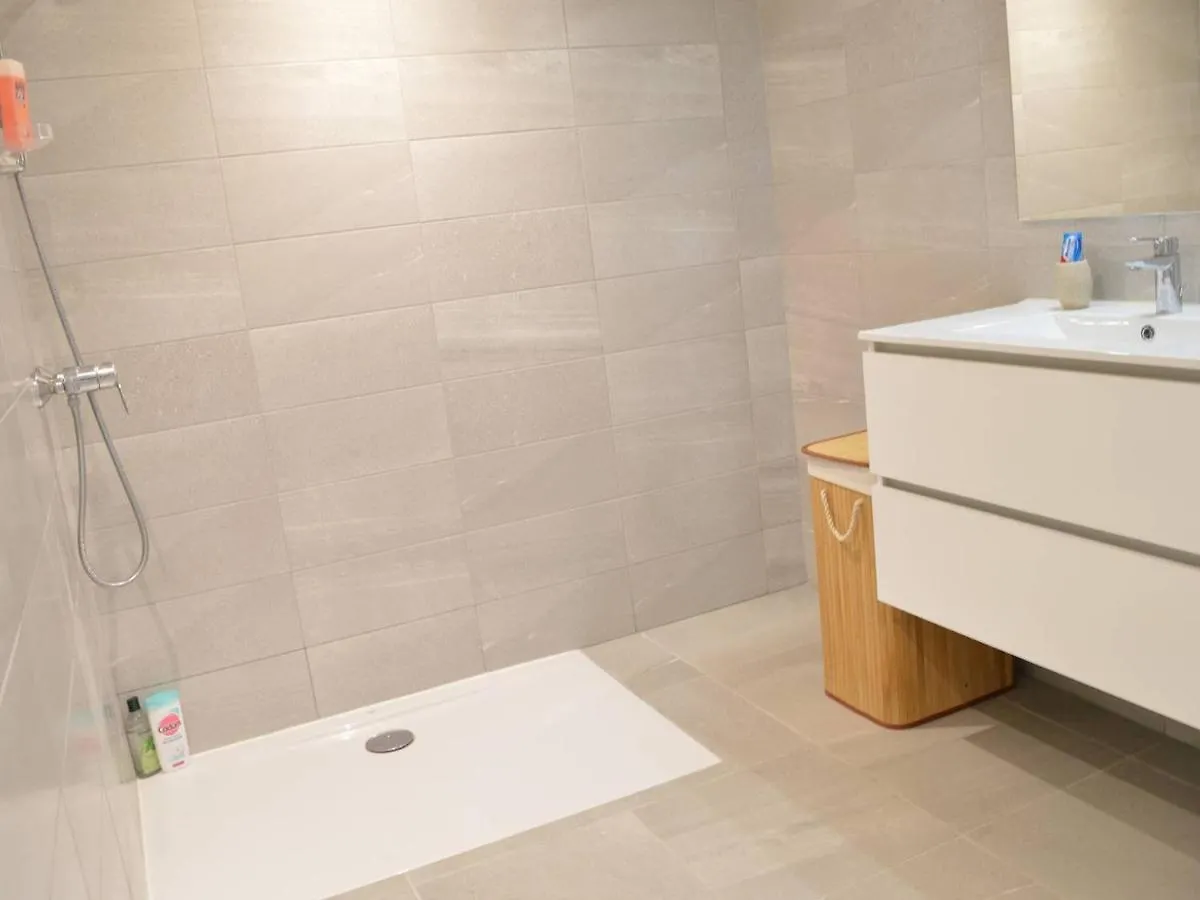 Appartement Neuf Climatise, Terrasse, Parking, Plage A Pied, Cavalaire-Sur-Mer - Fr-1-226B-106